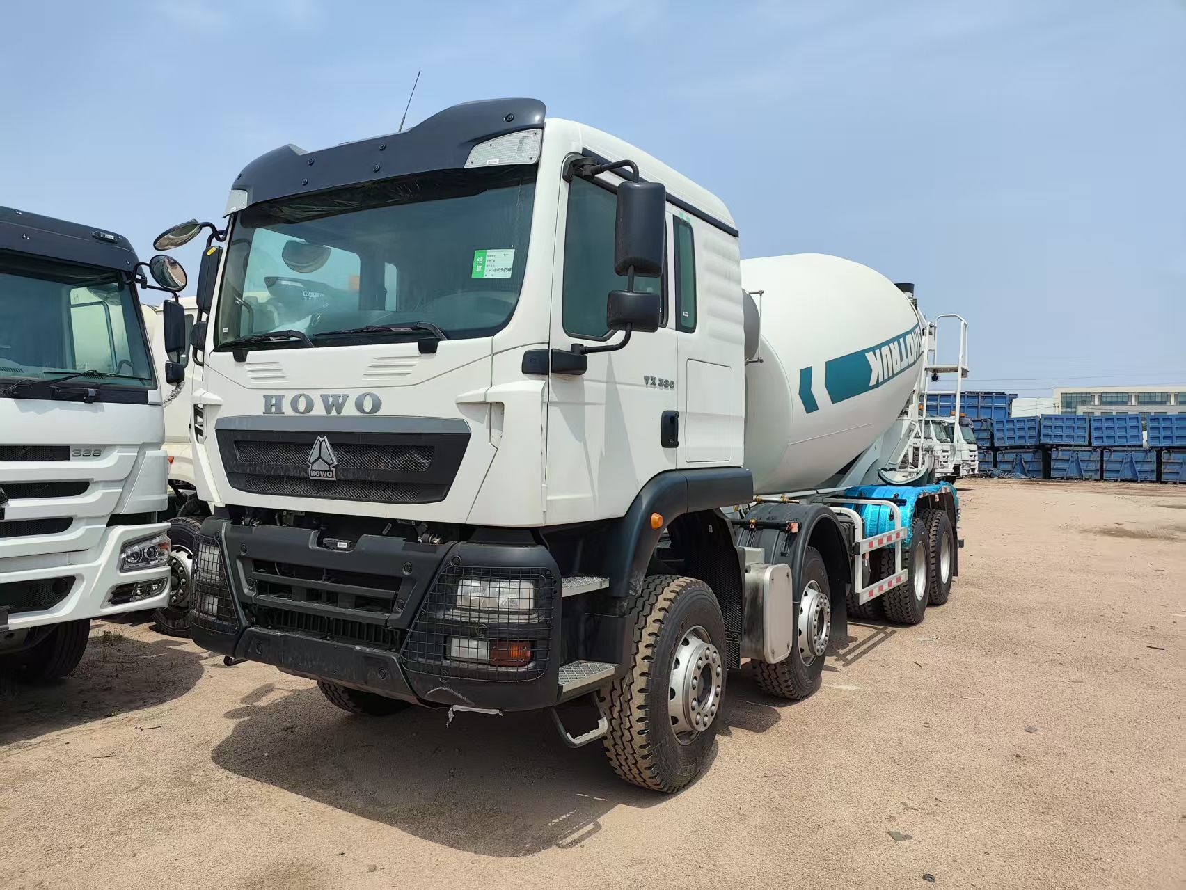 sinotruk howo tx 8x4 concrete mixer truck (1)
