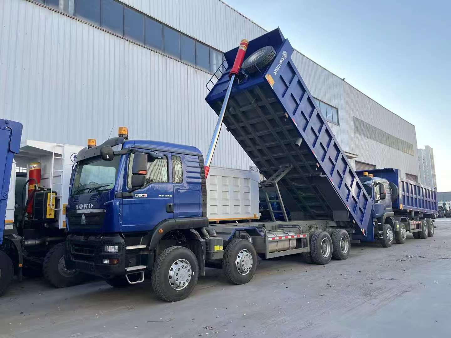 sinotruk-howo-tx-8x4-dump-truck-04